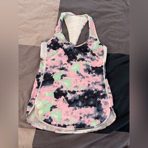 🟢LULULEMON POWER Y TANK LUON🟢